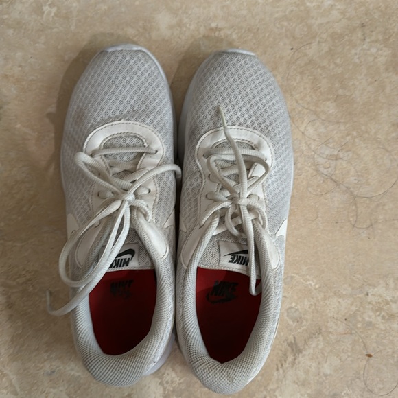 Nike shoes - Picture 3 of 5